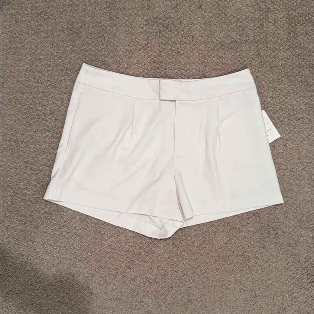 S19 NWT a new day High Rise Tailored Short, Dog Bone‎ - Size: 14